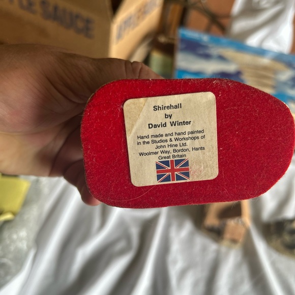 David Winter Shirehall Figurine set of 3 - Picture 2 of 8